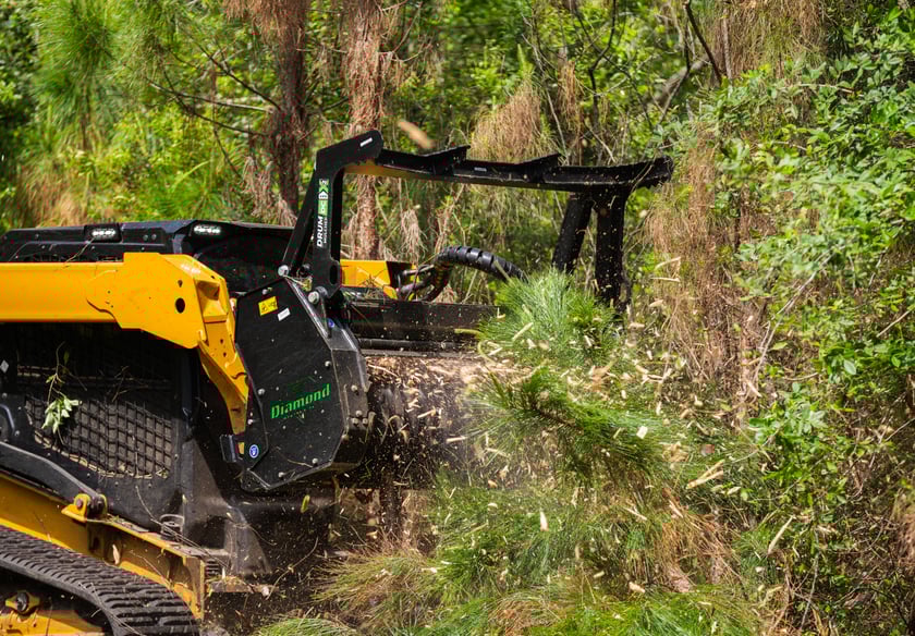 drum mulcher dc pro x 2 mulching a tree